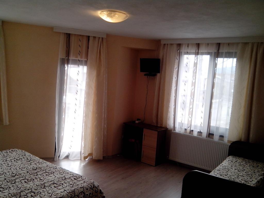 Hotel Advel Guest Hous Madzhare Habitación foto