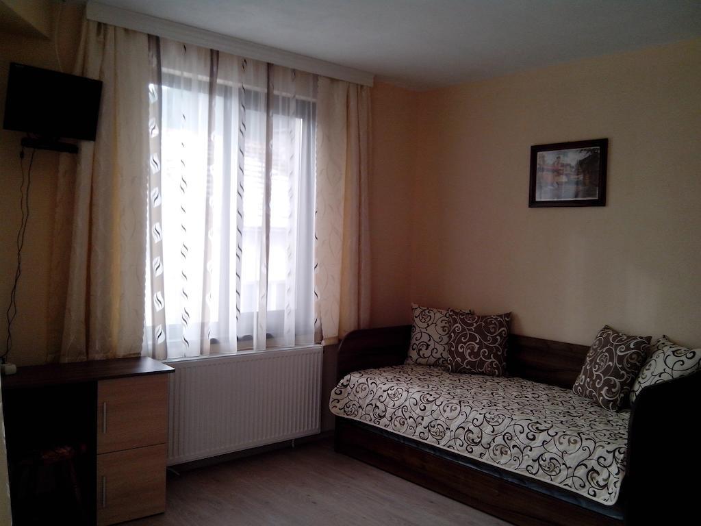 Hotel Advel Guest Hous Madzhare Habitación foto